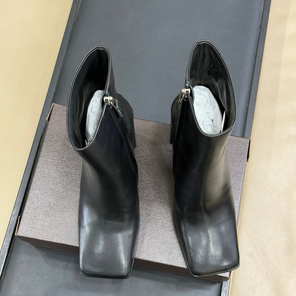 ALAIA 25S SQUARE ANKLE BOOTS IN BLACK CALFSKIN