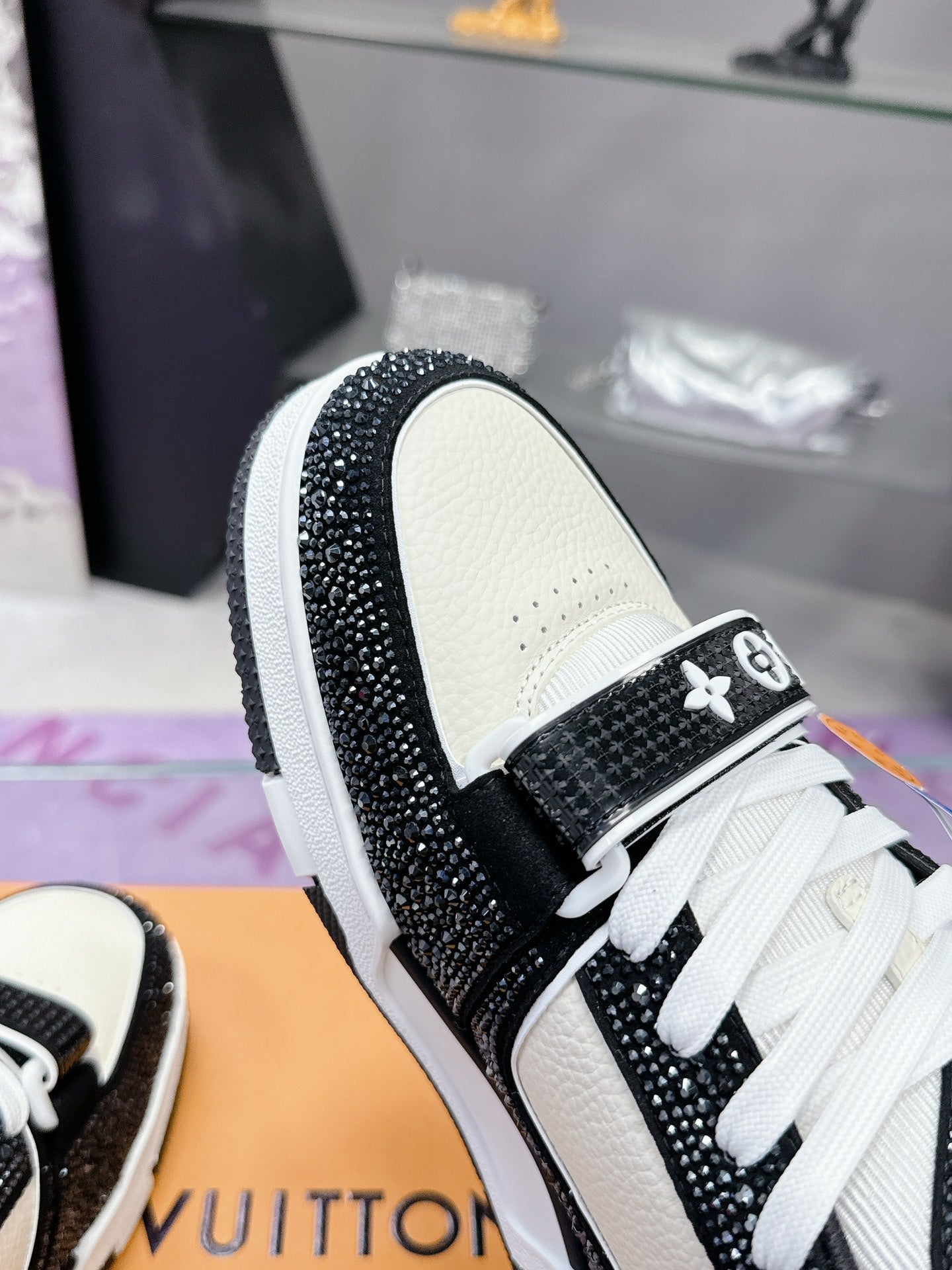LV 26S TRAINER SNEAKERS IN BLACK WHITE CALFSKIN WITH RHINESTONE