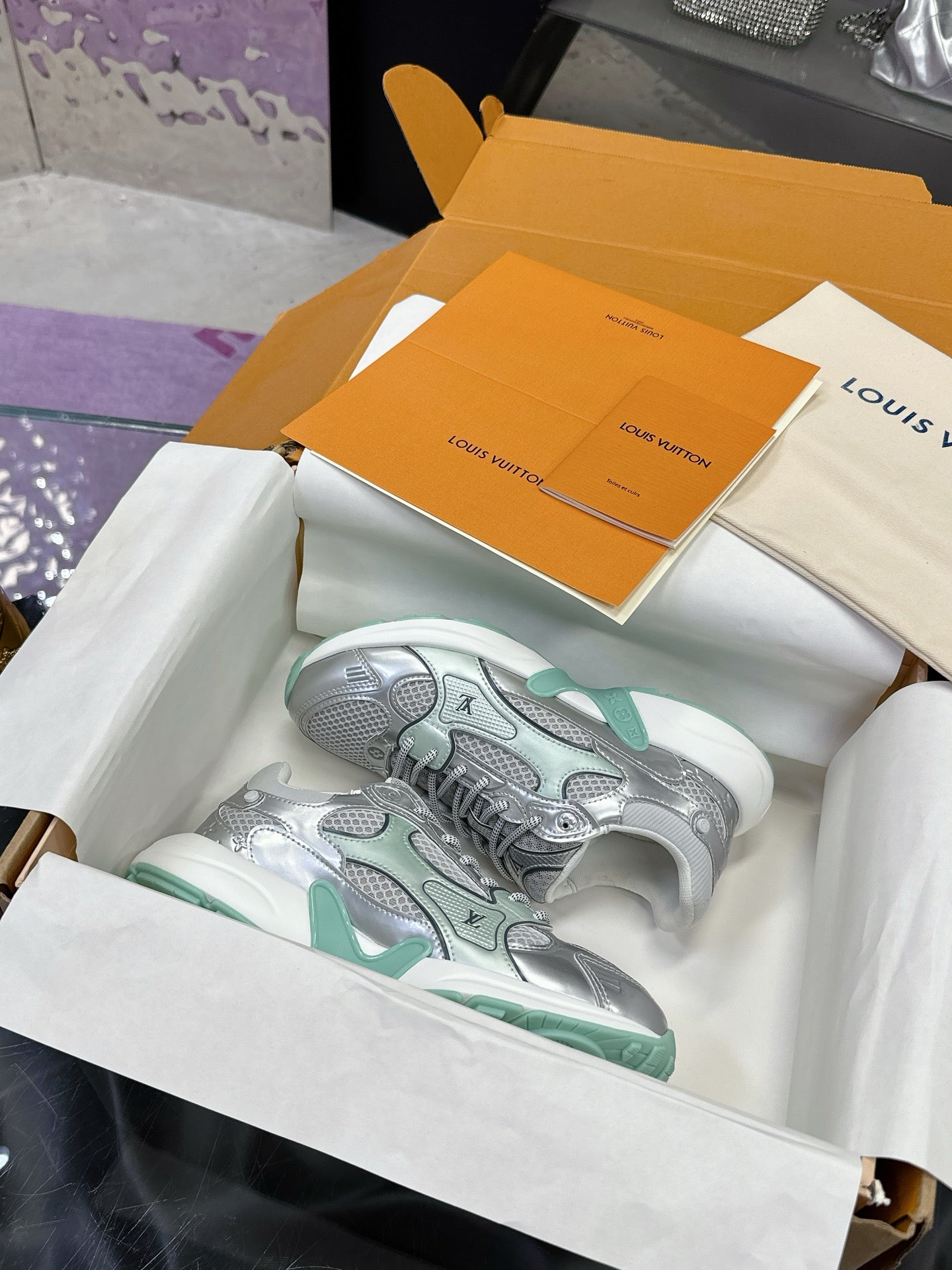 LV SNEAKERS IN SILVER AND GREEN MESH MIX CALFSKIN