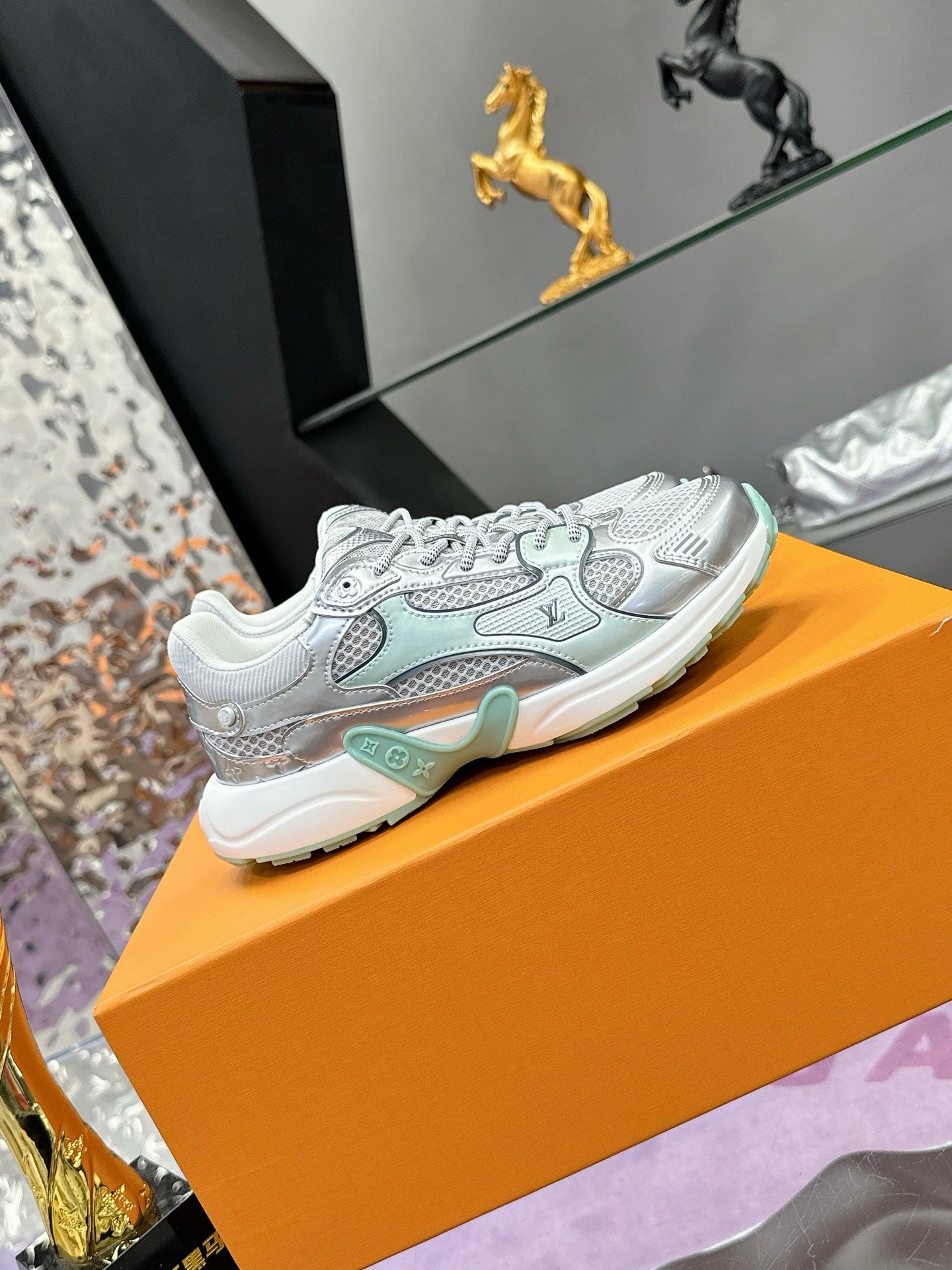 LV SNEAKERS IN SILVER AND GREEN MESH MIX CALFSKIN
