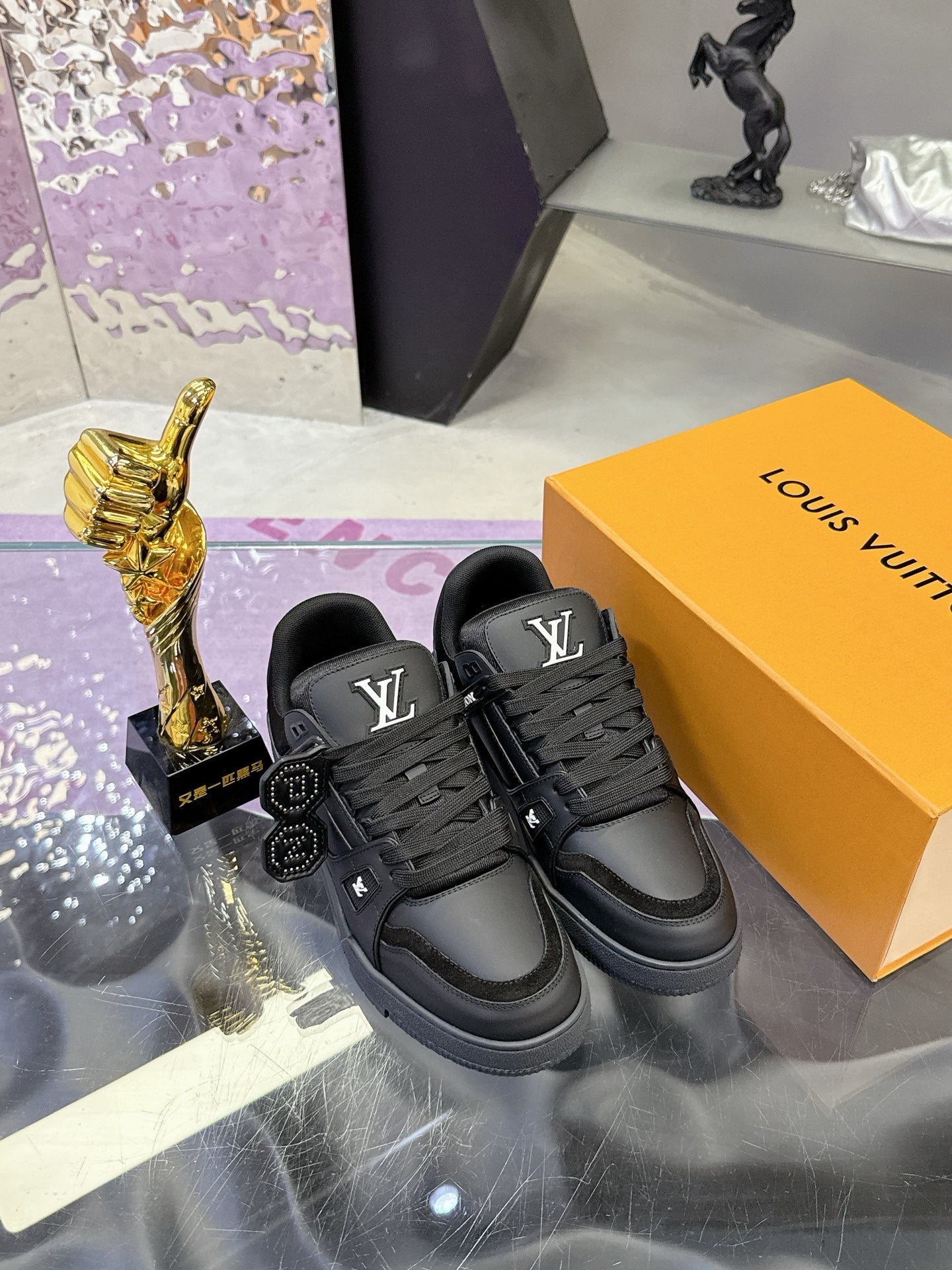 LV 26S LOW TOP SNEAKERS IN BLACK CALFSKIN