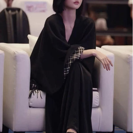 CHECK DOUBLE-SIDED CAPE 150 CM IN BLACK CASHMERE 401927