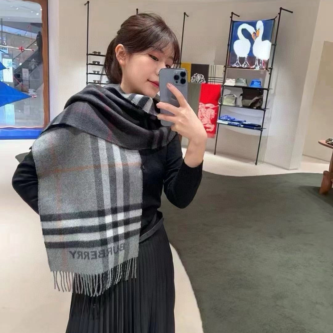 BURBERRY 26S SCARF 168CM IN CASHMERE 202511