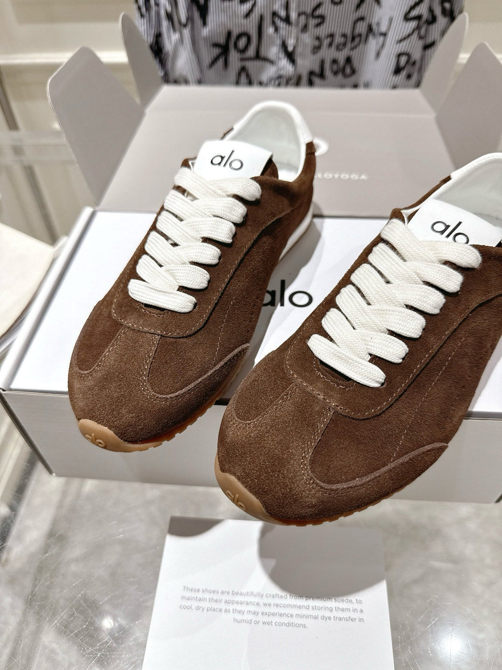 ALO 25S SUNSET SNEAKER IN DARK BROWN SUEDE
