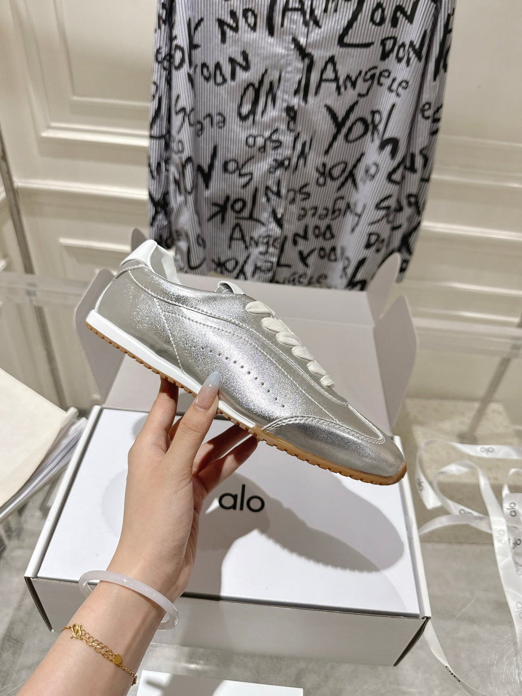 ALO 25S SUNSET SNEAKER IN SILVER LAMBSKIN