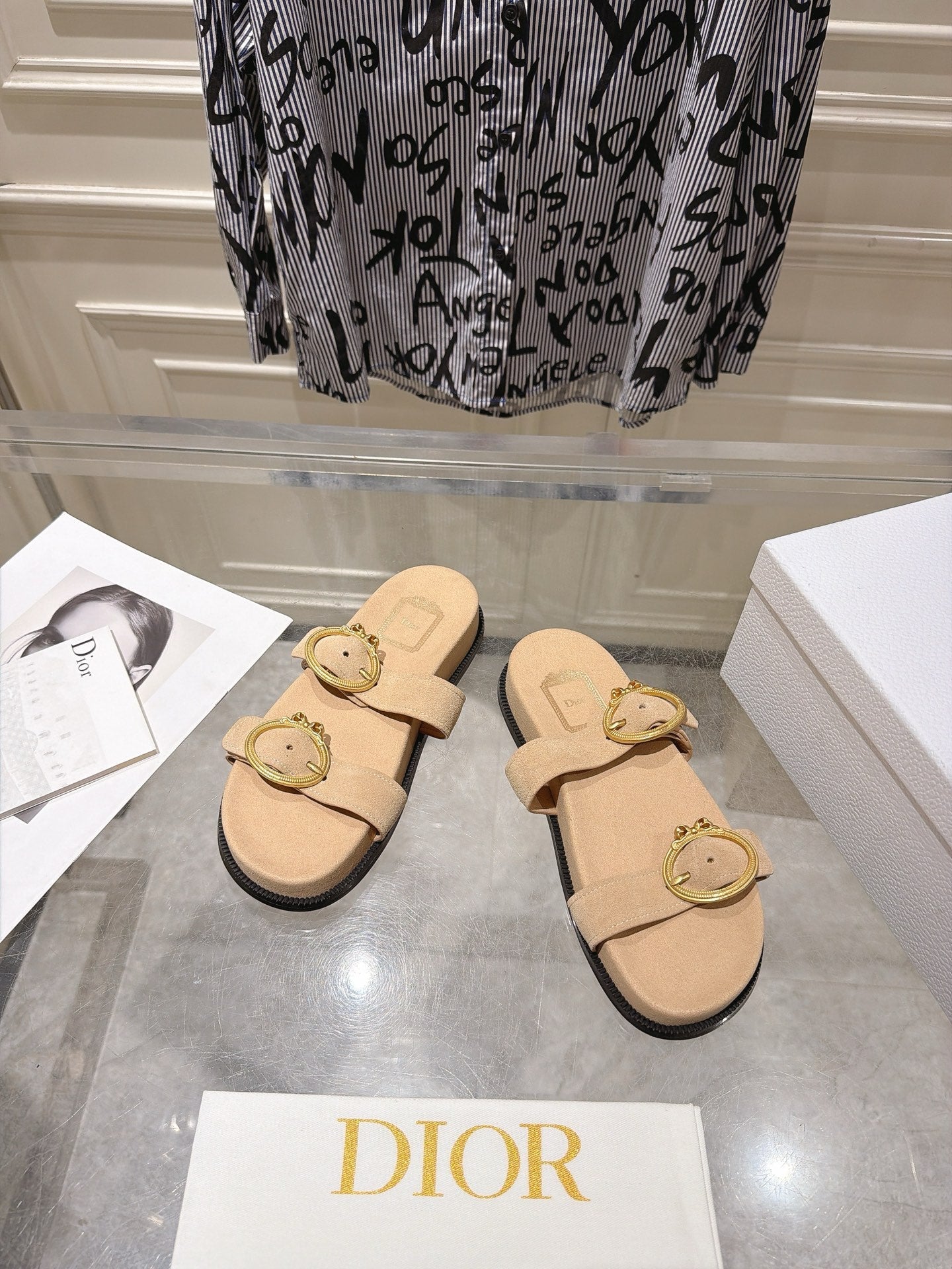 DIOR 26S MEDAILLON BUCKLE SLIDE IN SAND BEIGE SUEDE