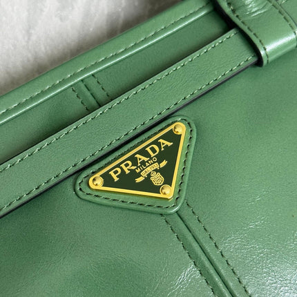 PRADA 25S BONNIE LARGE HANDBAG 38 IN GREEN GLOSSY CALFSKIN GOLD HARDWARE
