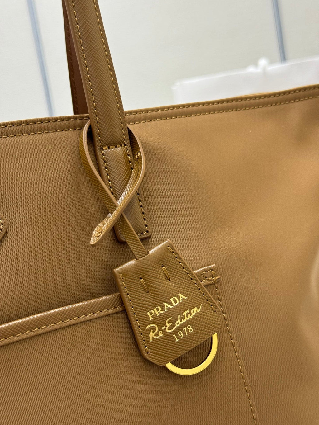 PRADA 25S RE-EDITION 1978 MEDIUM 35 IN DARK CARAMEL NYLON AND SAFFIANO CALFSKIN