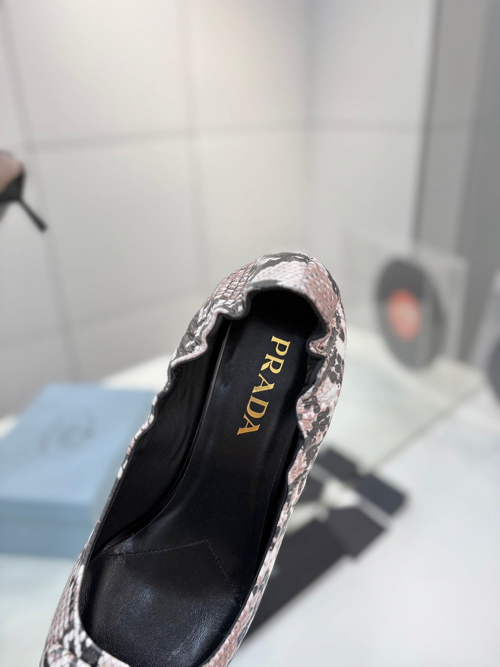 PRADA 26S PUMPS 55MM IN PINK SNAKE PRINT CALFSKIN WITH LOGO