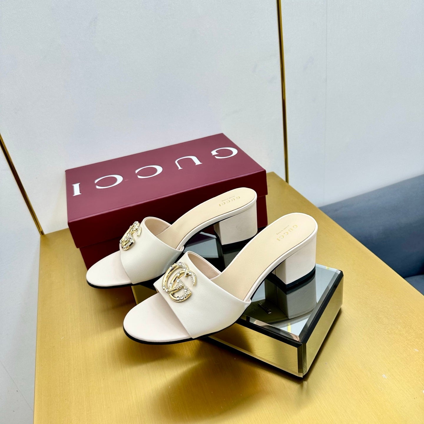 GG HIGH HEELS IN CREAM WHITE CALFSKIN GOLD-TONE HARDWARE WITH RHINESTONES