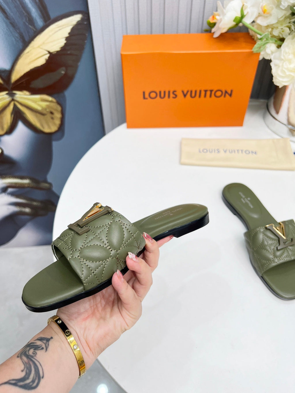 LV 26S MARE FLAT MULES IN MOSS GREEN CALFSKIN