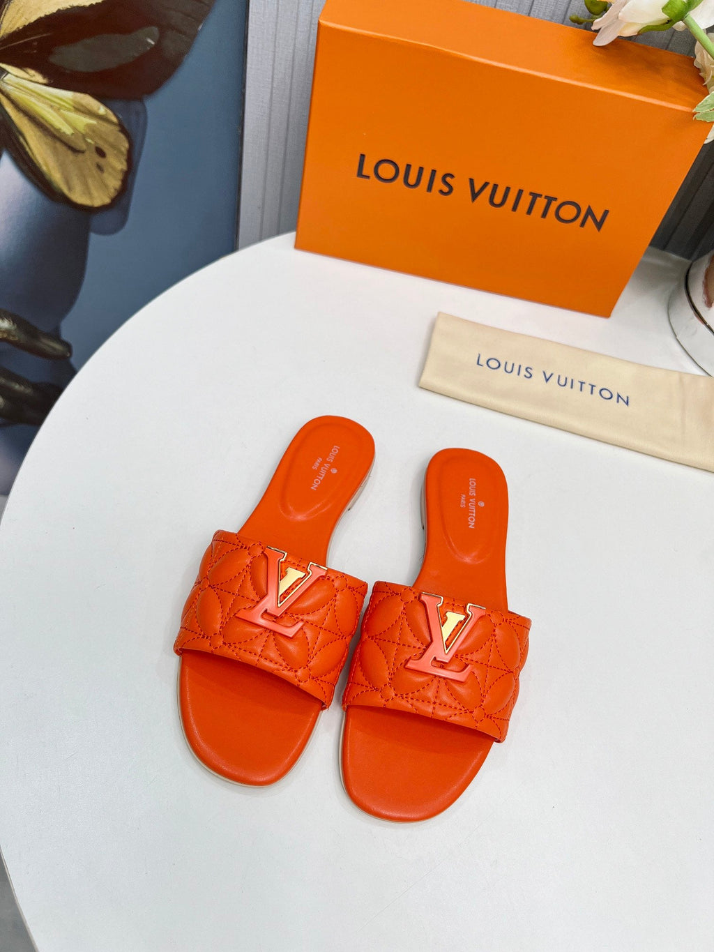 LV 26S MARE FLAT MULES IN ORANGE CALFSKIN