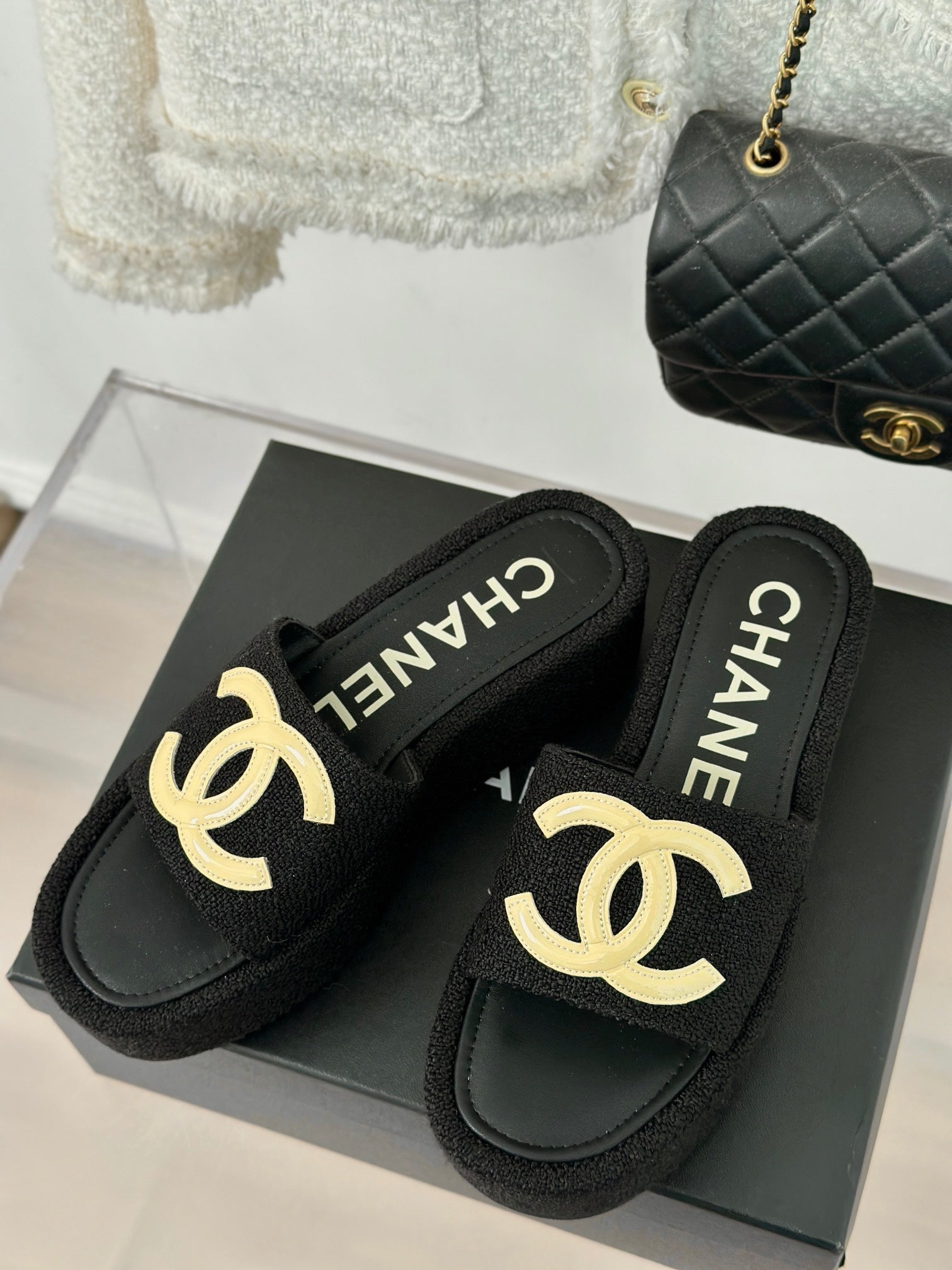 CLASSIC SLIPPERS THICK SOLE IN BLACK TWEED