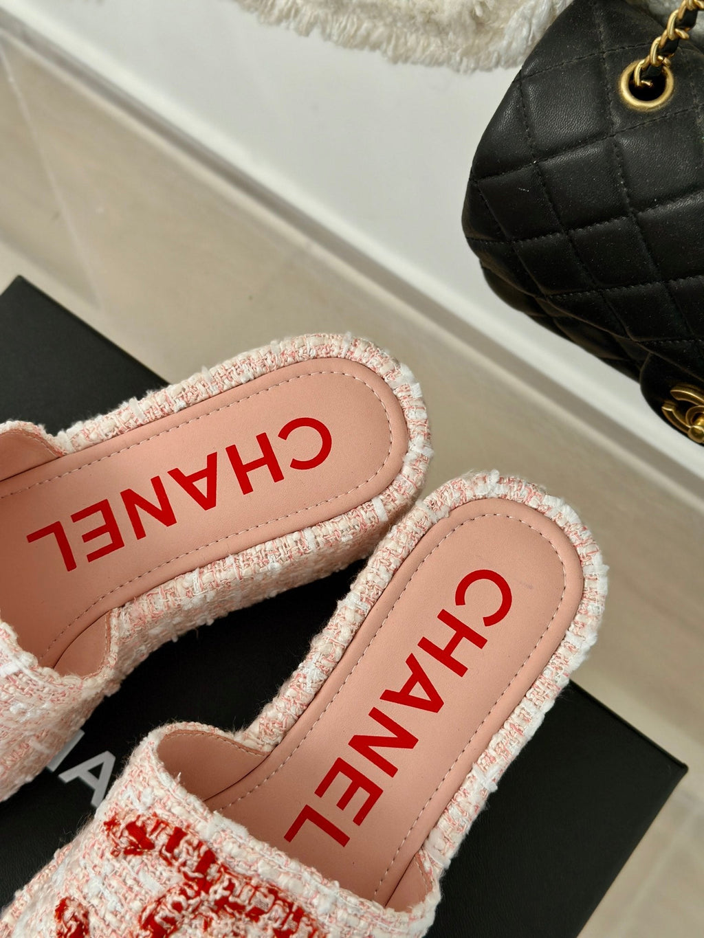 CLASSIC SLIPPERS THICK SOLE IN LIGHT PINK TWEED