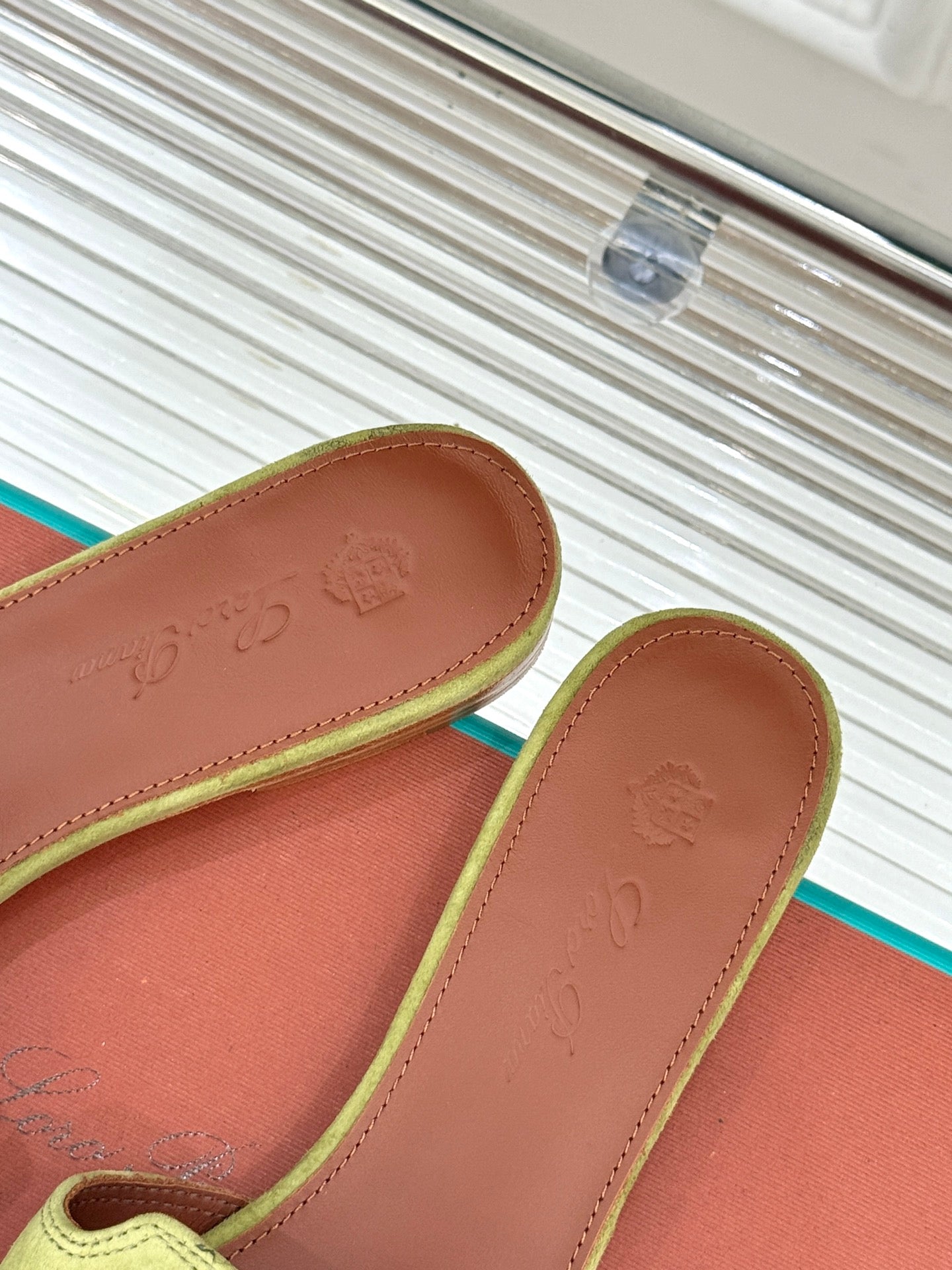 FLAT SANDALS IN MOSS YELLOW SUEDE AND LAMBSKIN