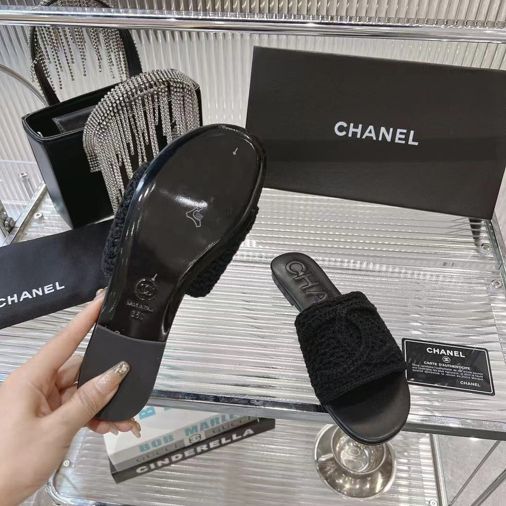 SLIPPERS BLACK SHEEPSKIN