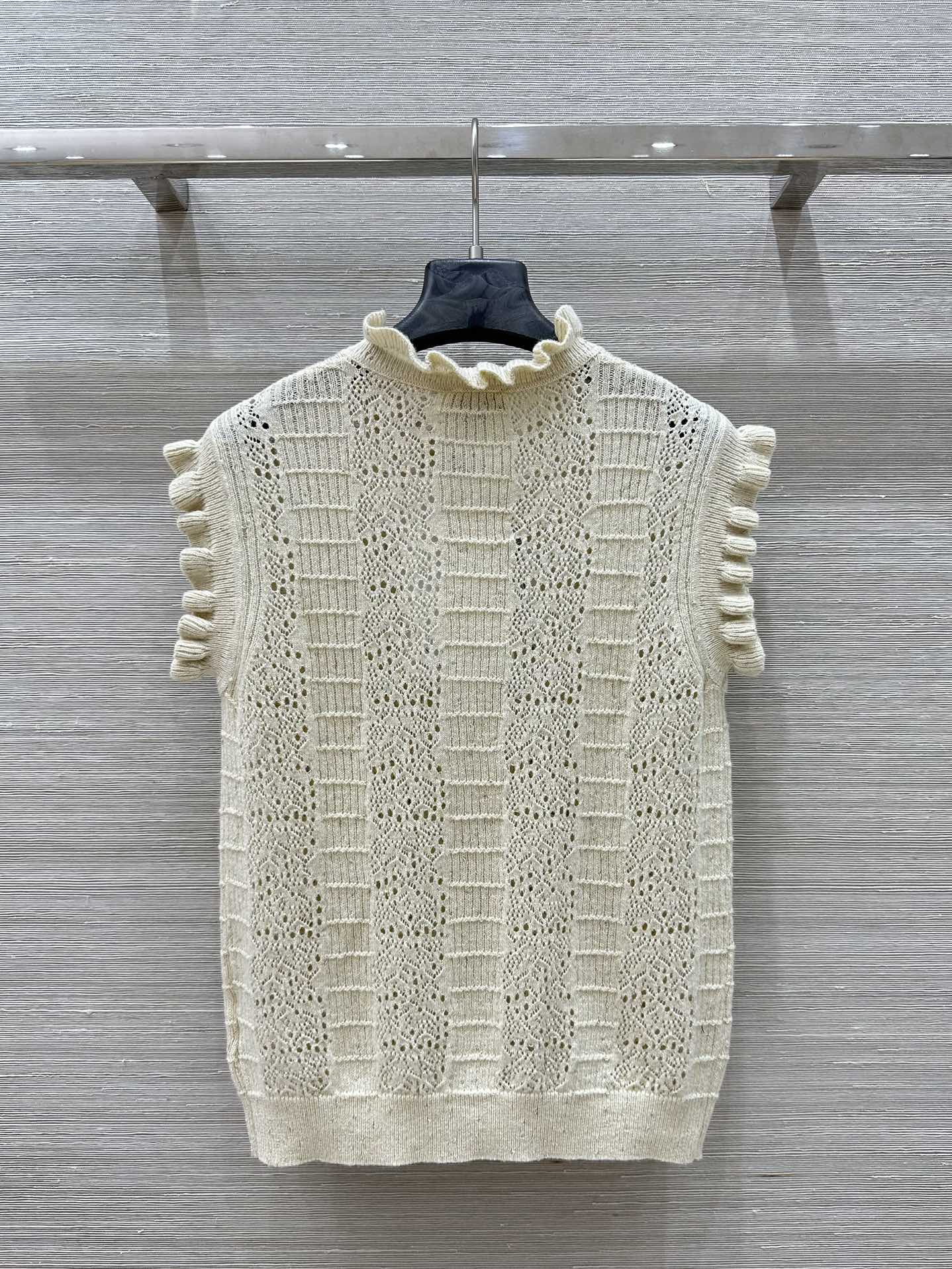 CHANEL SLEEVELESS TOP STYLE 72
