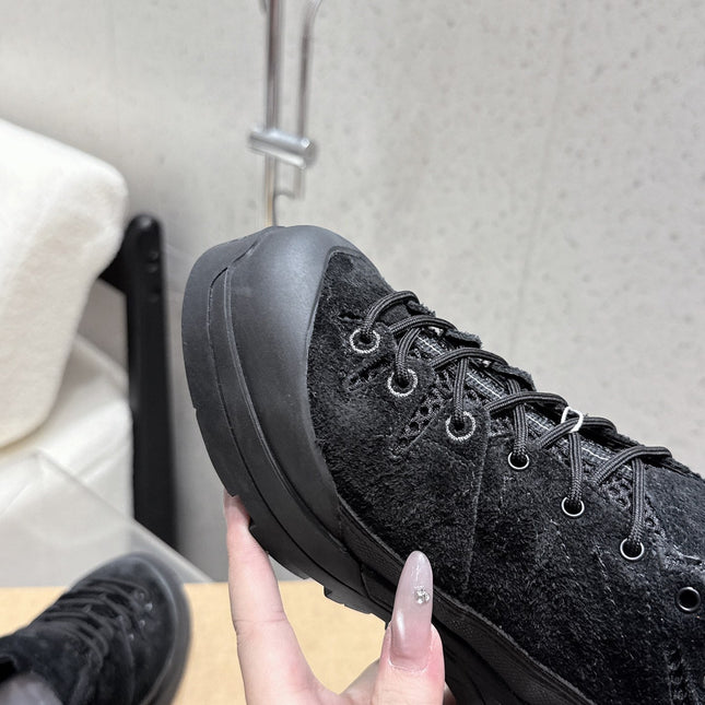 ALO 25S SALOMON AERO GLIDE 3 IN BLACK SUEDE