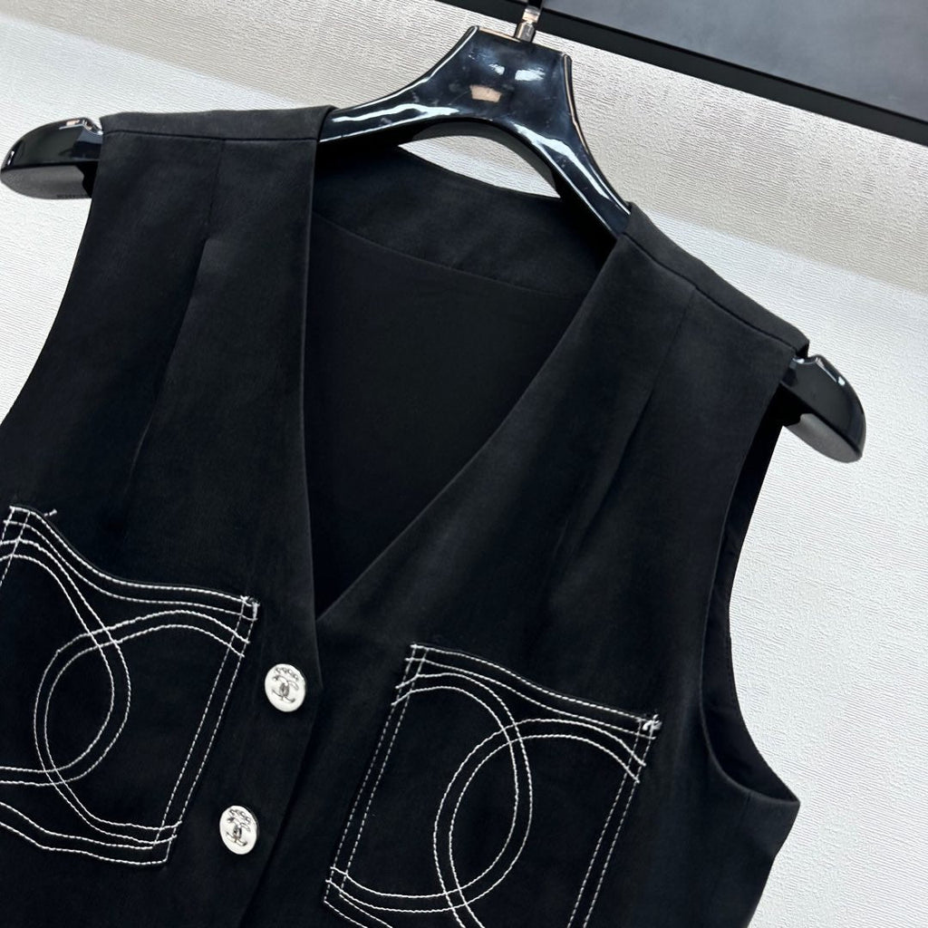 CHANEL SLEEVELESS BUTTONED BLAZER 274755