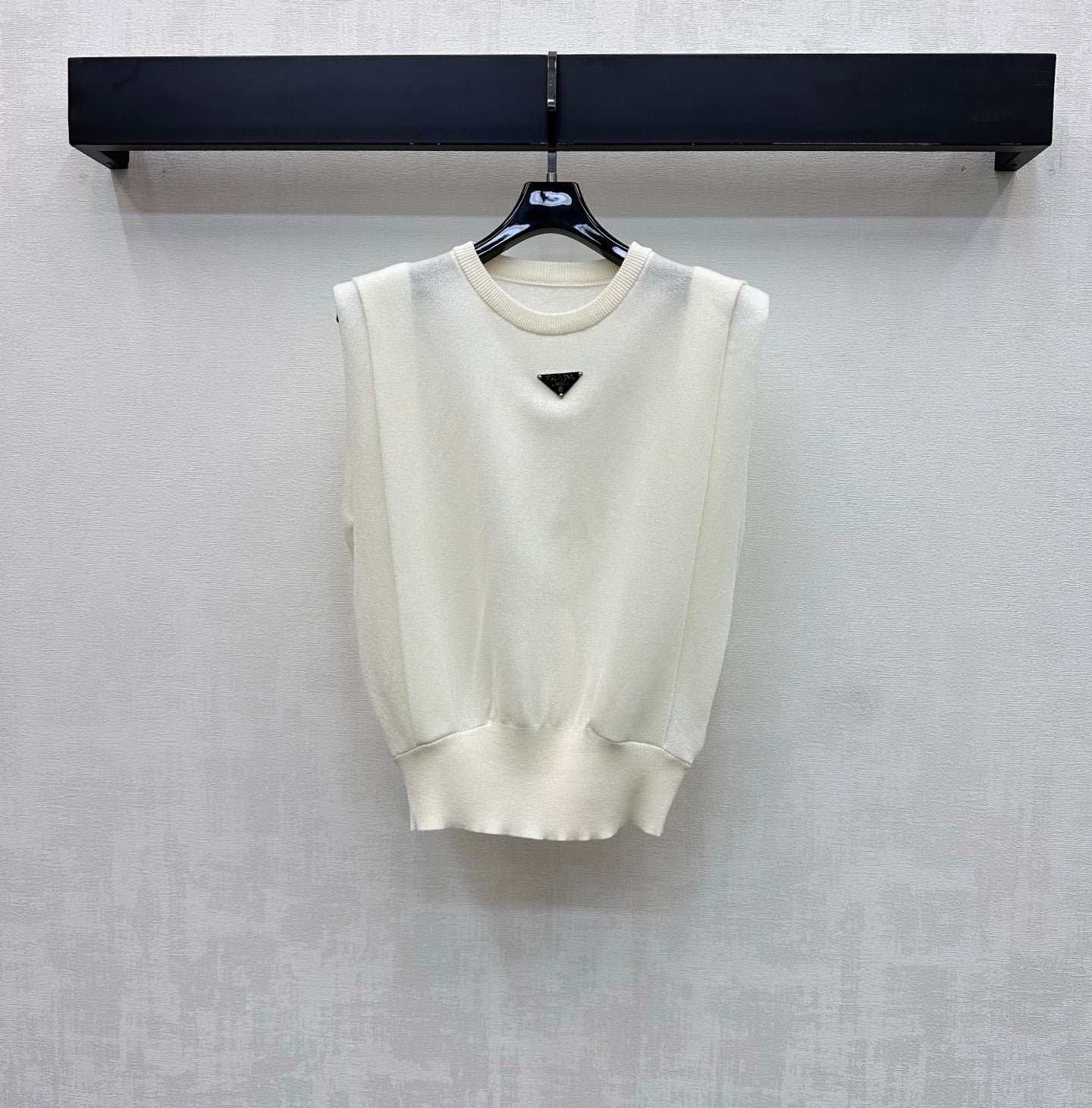 PRADA 26S SLEEVELESS SWEATER STYLE 921