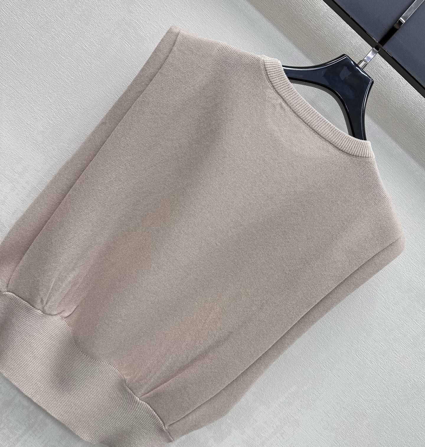 PRADA 26S SLEEVELESS SWEATER STYLE 922