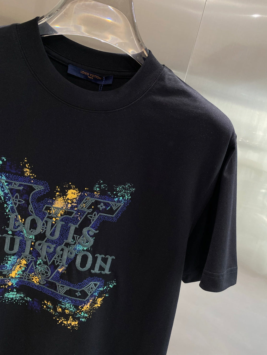 LV BLACK COTTON T-SHIRT COLORFUL LOGO 238905