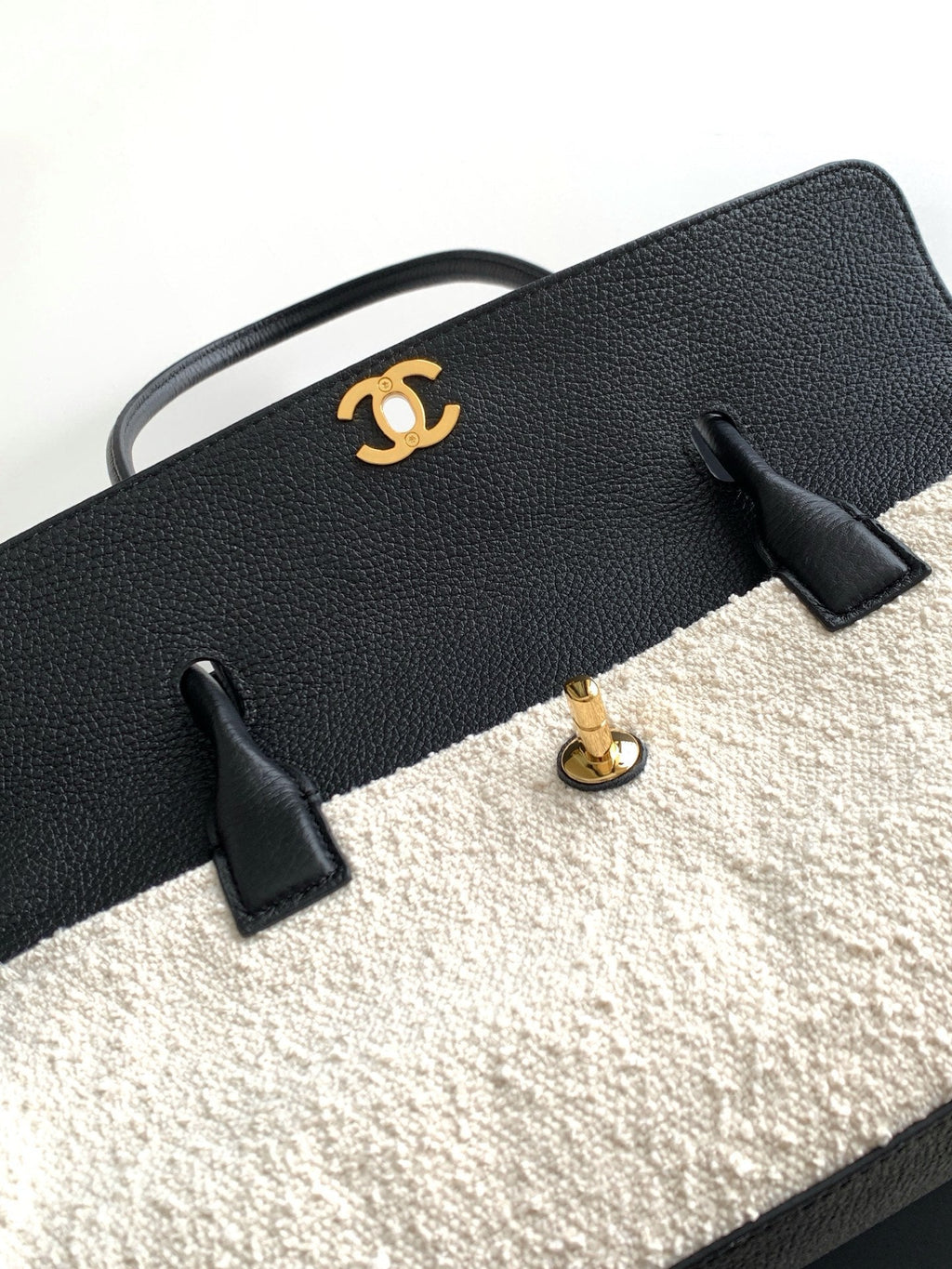 CHANEL 26S TOP HANDLE SHOPPING BAG 30 IN BLACK CALFSKIN AND IVORY FABRIC