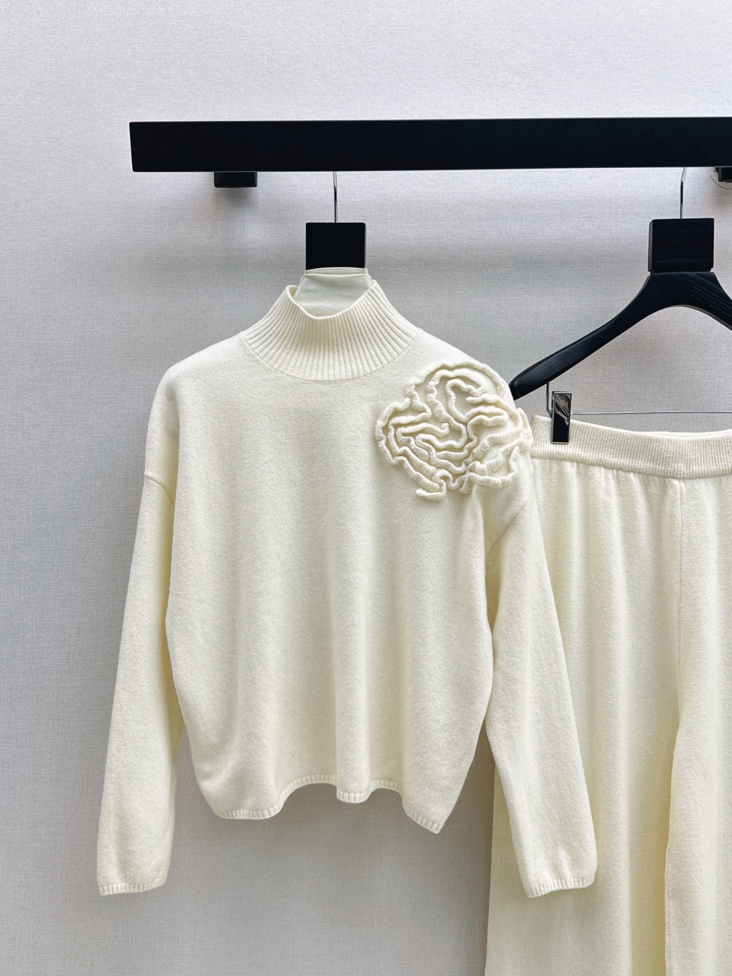 VALENTINO 26S SWEATER AND SKIRT SET STYLE 74