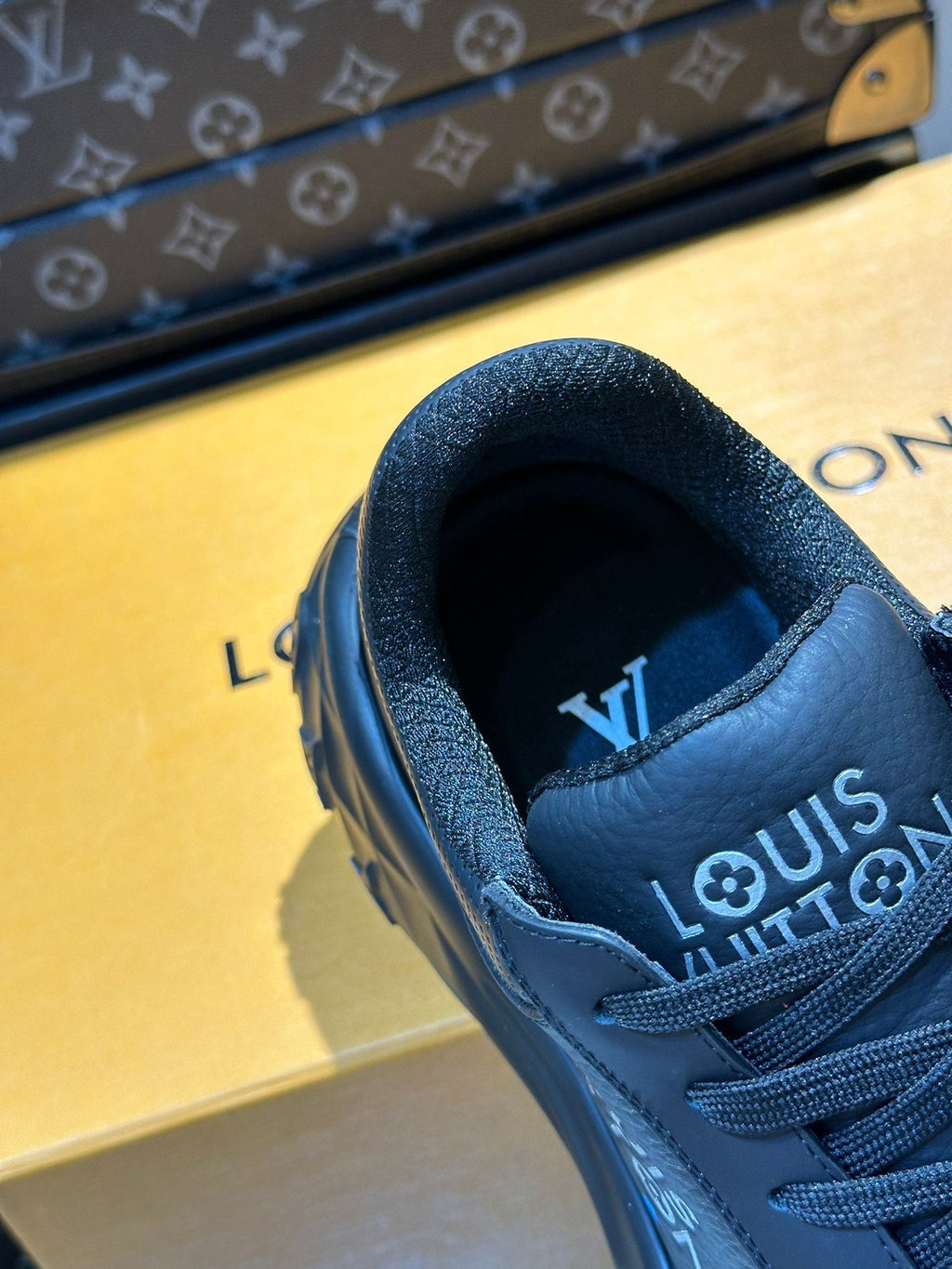 THICK-SOLED SNEAKER BLACK CALFSKIN