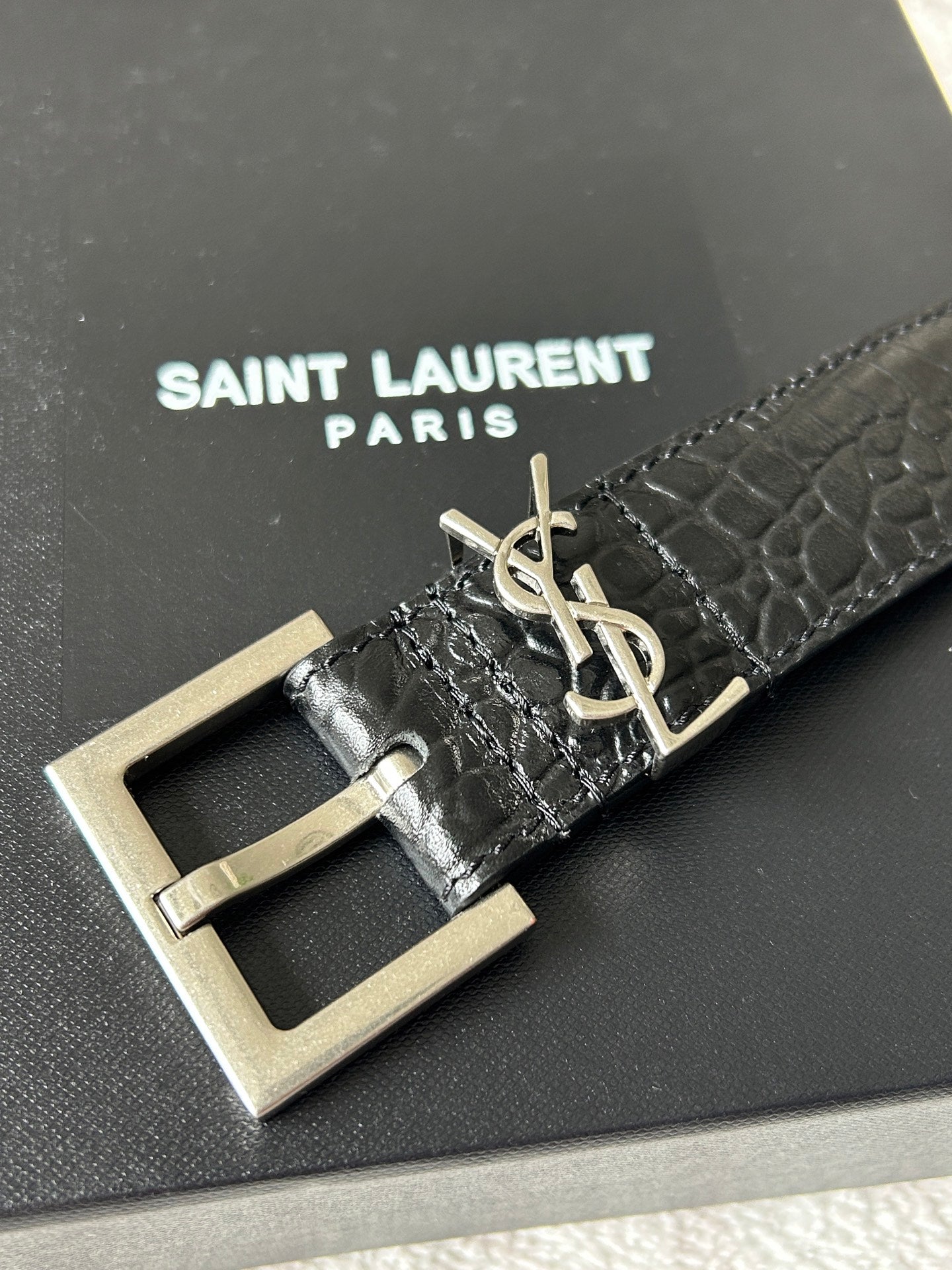 YSL 25S BELT 30 MM IN BLACK CROCODILE-EMBOSSED LEATHER 543666