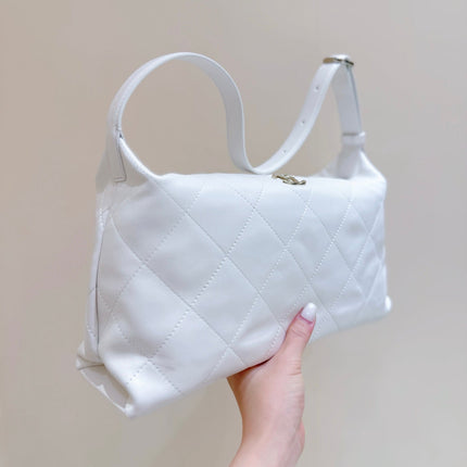 CHANEL 26S SHOULDER BAG 17 IN WHITE LAMBSKIN DIAMOND QUILTING
