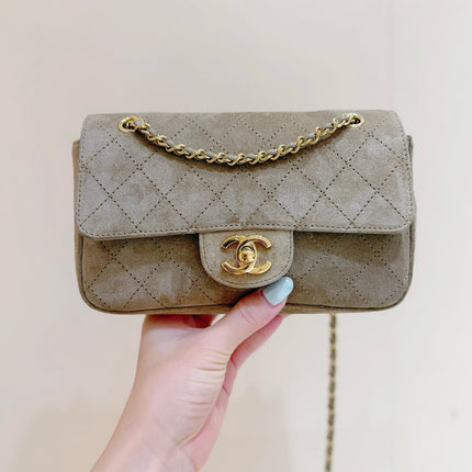 CHANEL 26S SHOULDER BAG 13 IN TAUPE SUDE DIAMOND QUILTED