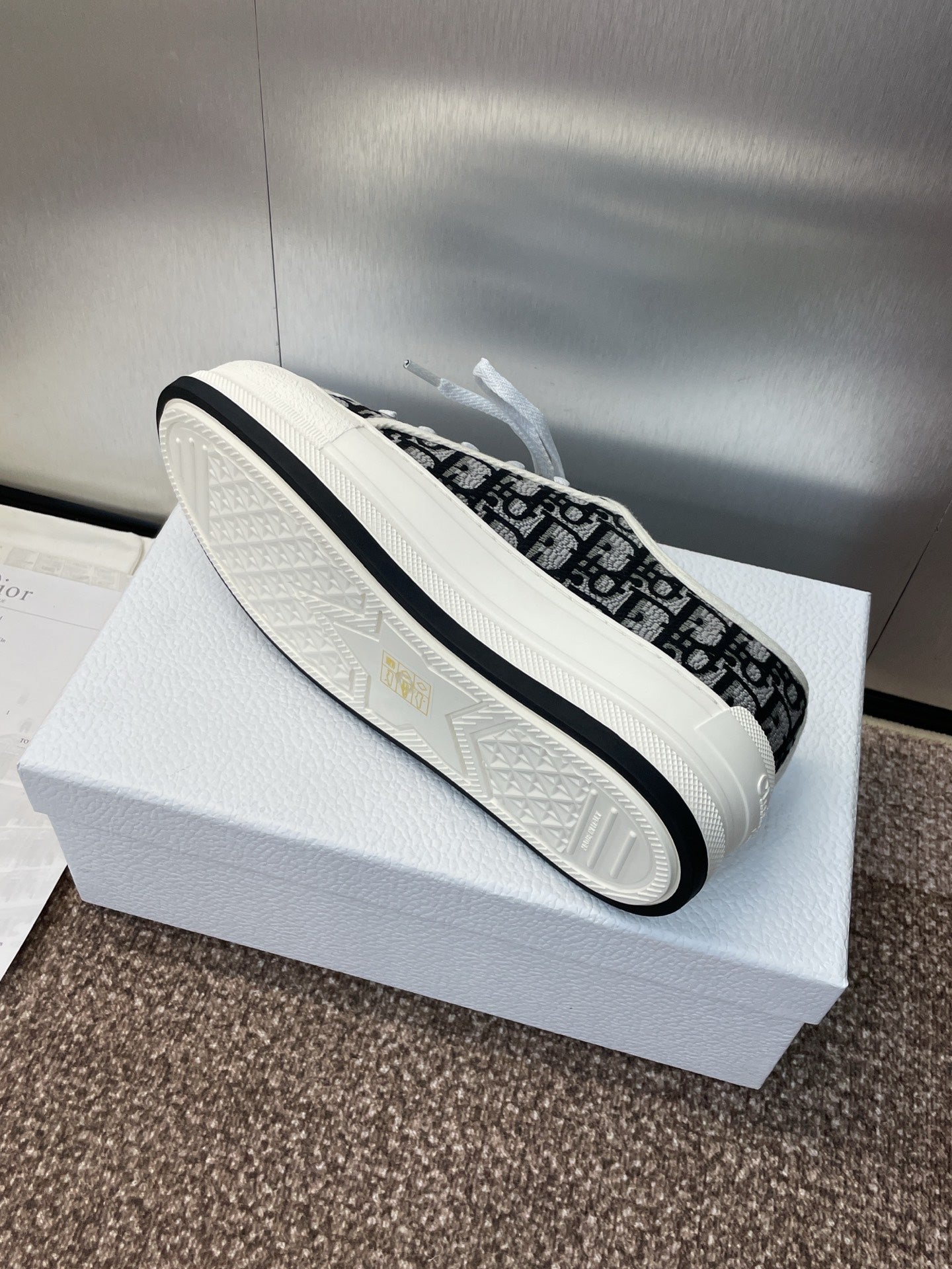 DIOR 25S WALK'N' SNEAKER IN DEEP BLUE DIOR OBLIQUE EMBROIDERED COTTON