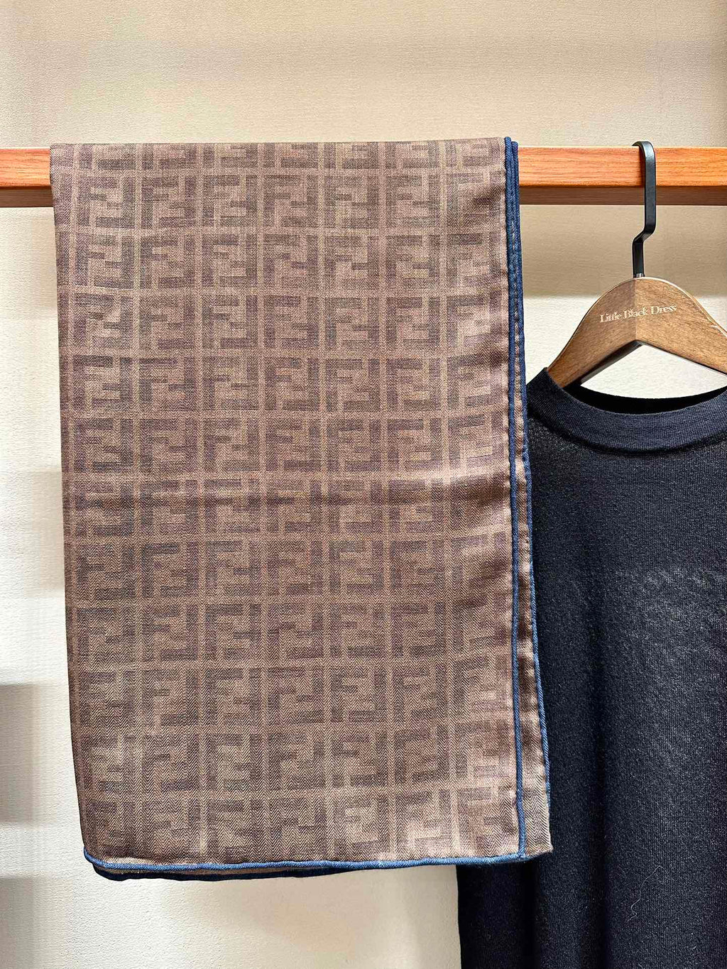 FF SHAWL 185 CM IN COFFEE BROWN SILK AND WOOL WITH BLUE BORDER 413672