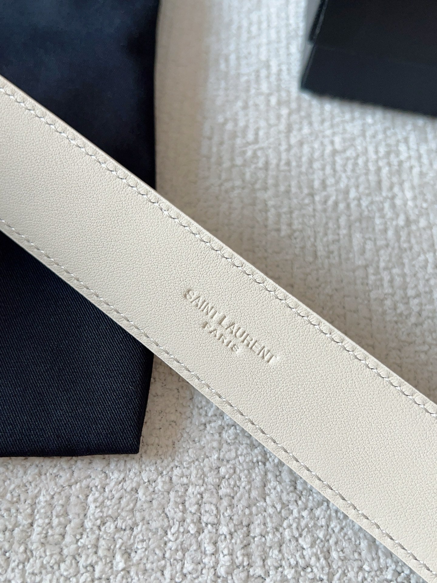 YSL 25S BELT 30 MM IN CREAM WHITE CALFSKIN 571018