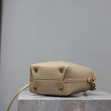 YSL 25S LE 37 BUCKET 15 IN BEIGE CALFSKIN GOLD HARDWARE