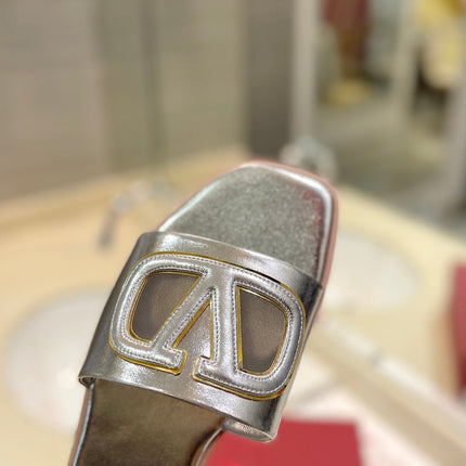 VALENTINO 26S SLIDES IN SILVER CALFSKIN WITH LOGO