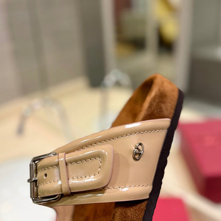 VALENTINO 26S FOOTBED SANDALS IN BEIGE GLOSSY LEATHER MIX BROWN SUEDE