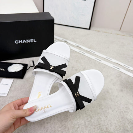 CHANEL 26S SLIDE SANDALS IN WHITE MESH AND CALFSKIN WITH BLACK RIBBON