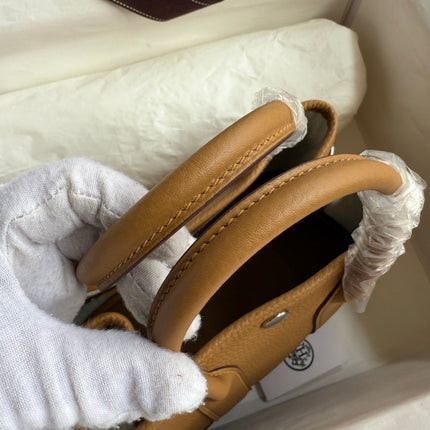 HM 25S GARDEN PARTY 23 CM IN CARAMEL BROWN TOGO