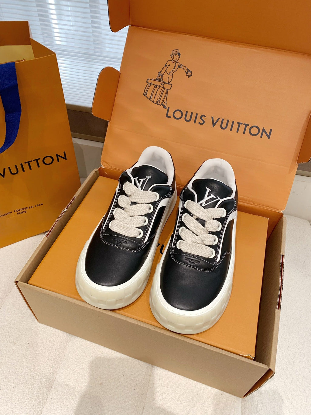 LV 26S TILTED SNEAKERS IN BLACK CALFSKIN