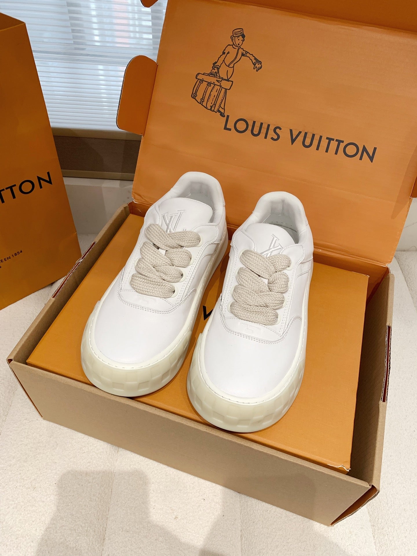 LV 26S TILTED SNEAKERS IN WHITE CALFSKIN