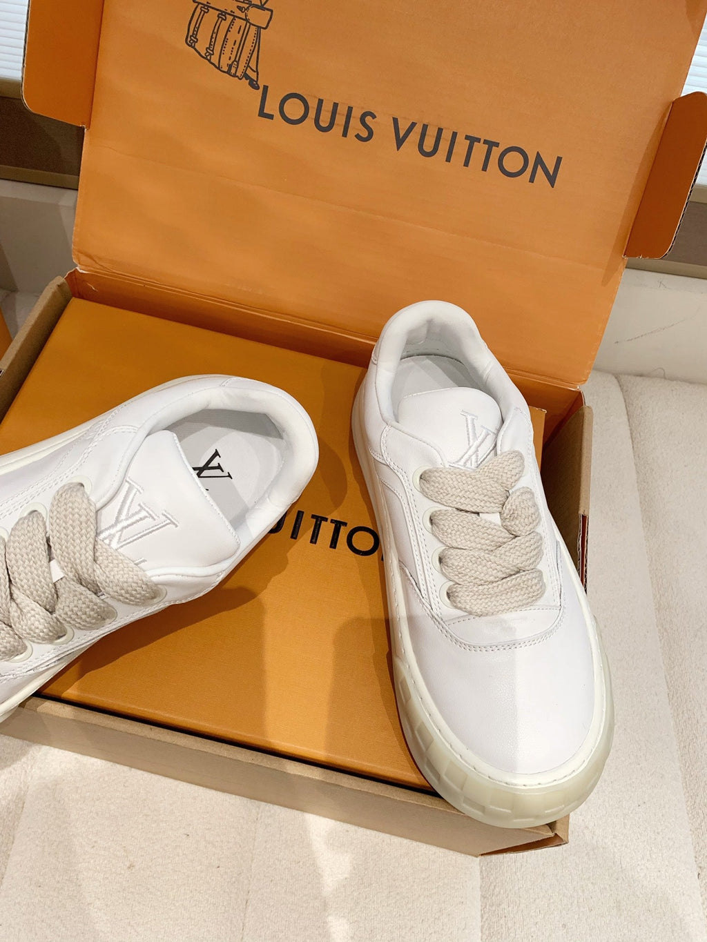 LV 26S TILTED SNEAKERS IN WHITE CALFSKIN
