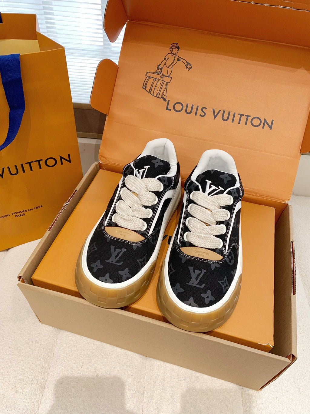 LV 26S TILTED SNEAKERS IN BLACK MONOGRAM CANVAS