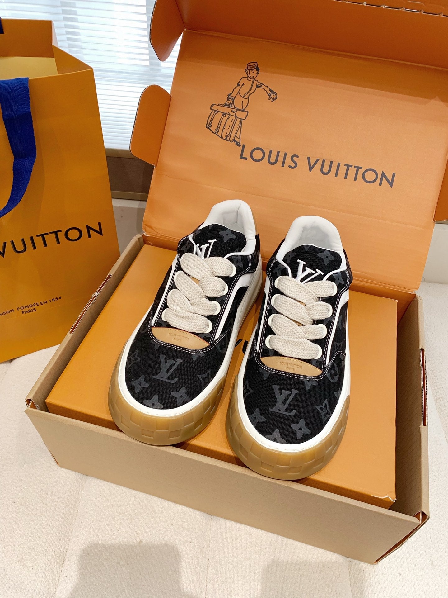 LV 26S TILTED SNEAKERS IN BLACK MONOGRAM CANVAS