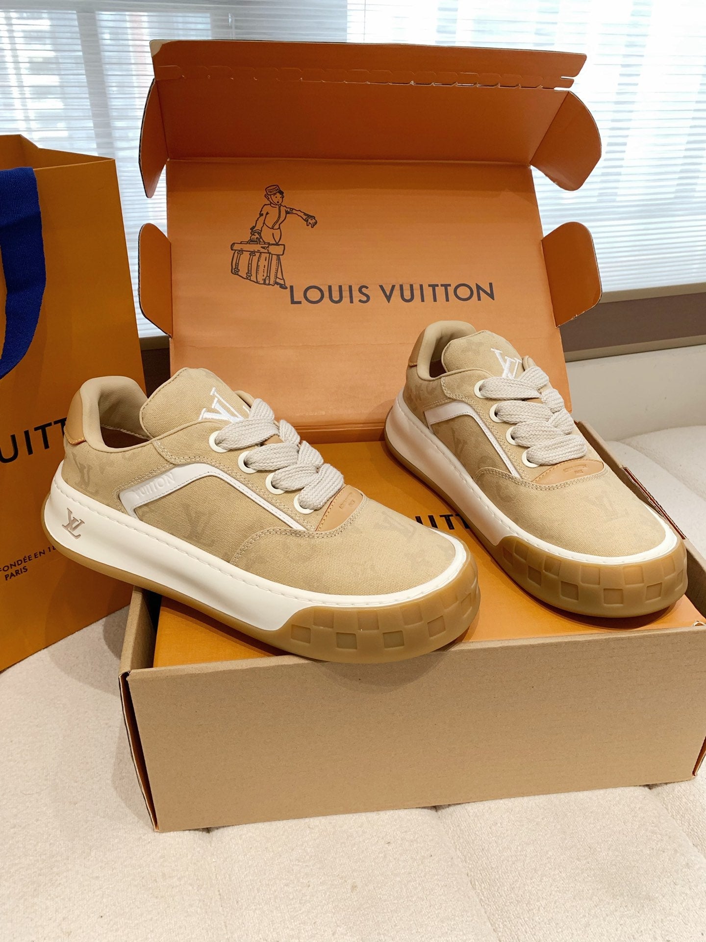 LV 26S TILTED SNEAKERS IN LIGHT BROWN MONOGRAM CANVAS