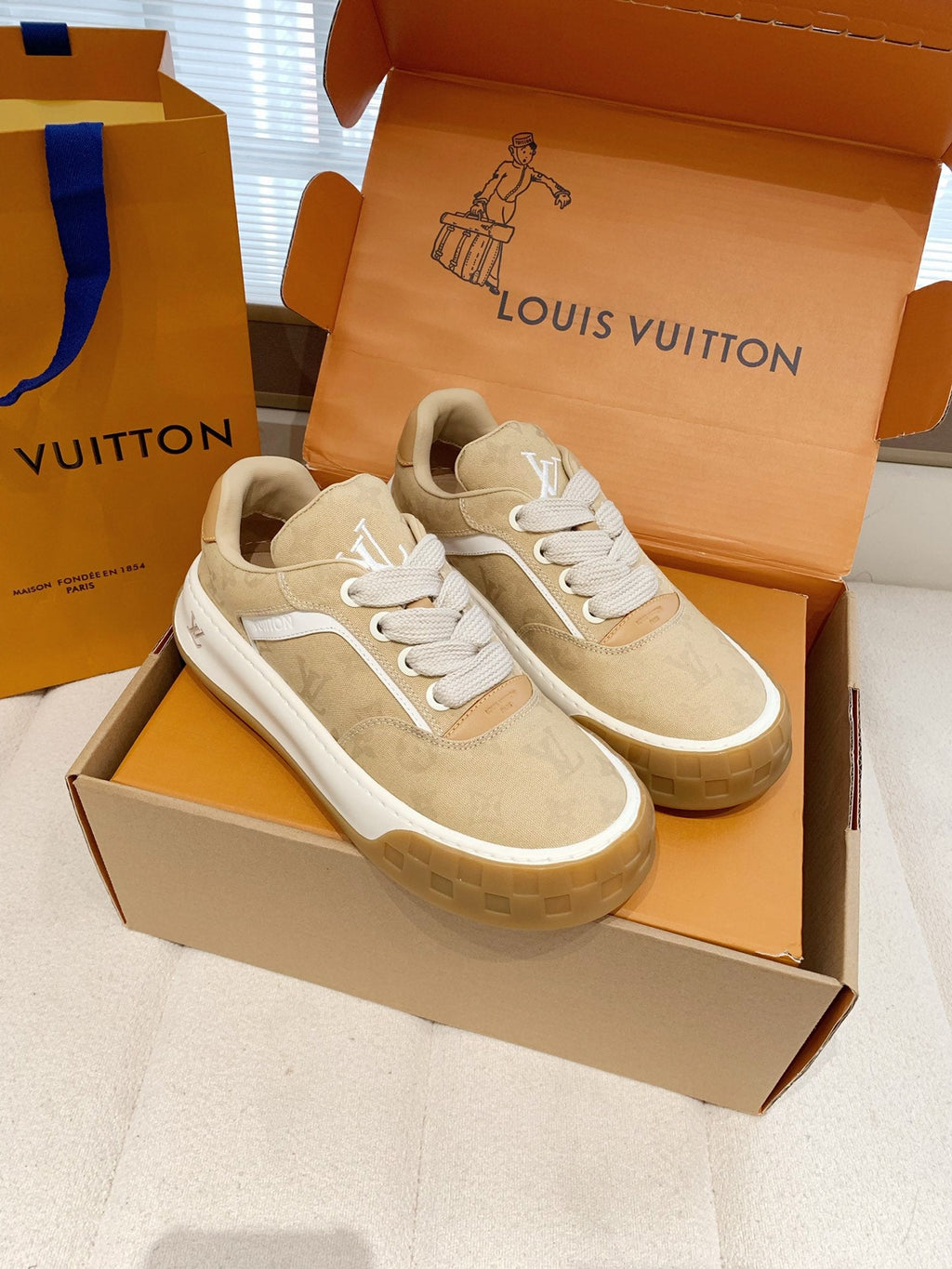 LV 26S TILTED SNEAKERS IN LIGHT BROWN MONOGRAM CANVAS