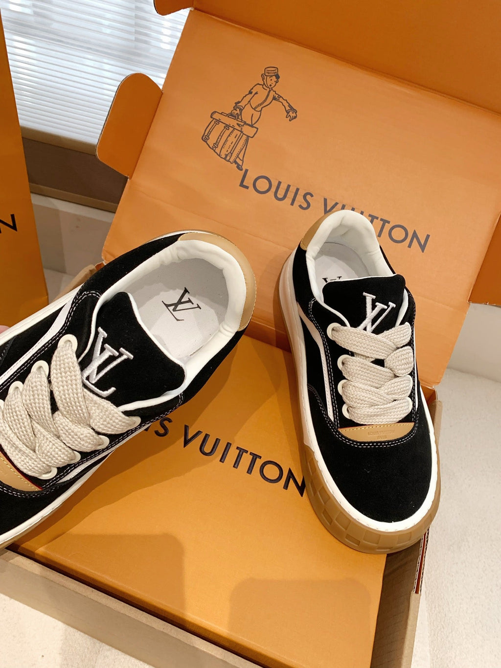 LV 26S TILTED SNEAKERS IN BLACK SUEDE