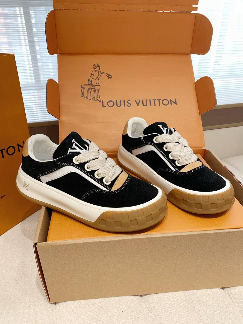 LV 26S TILTED SNEAKERS IN BLACK SUEDE