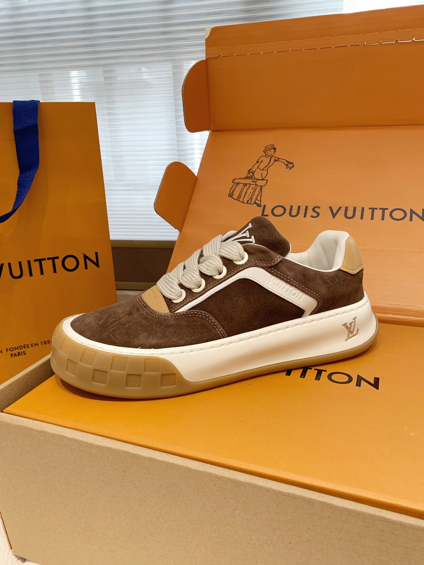 LV 26S TILTED SNEAKERS IN BROWN SUEDE